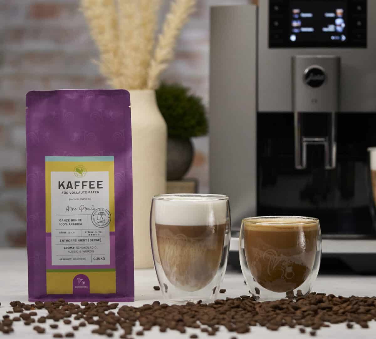 Decaf Kaffee fuer Vollautomaten mit Getraenken und Jura E8