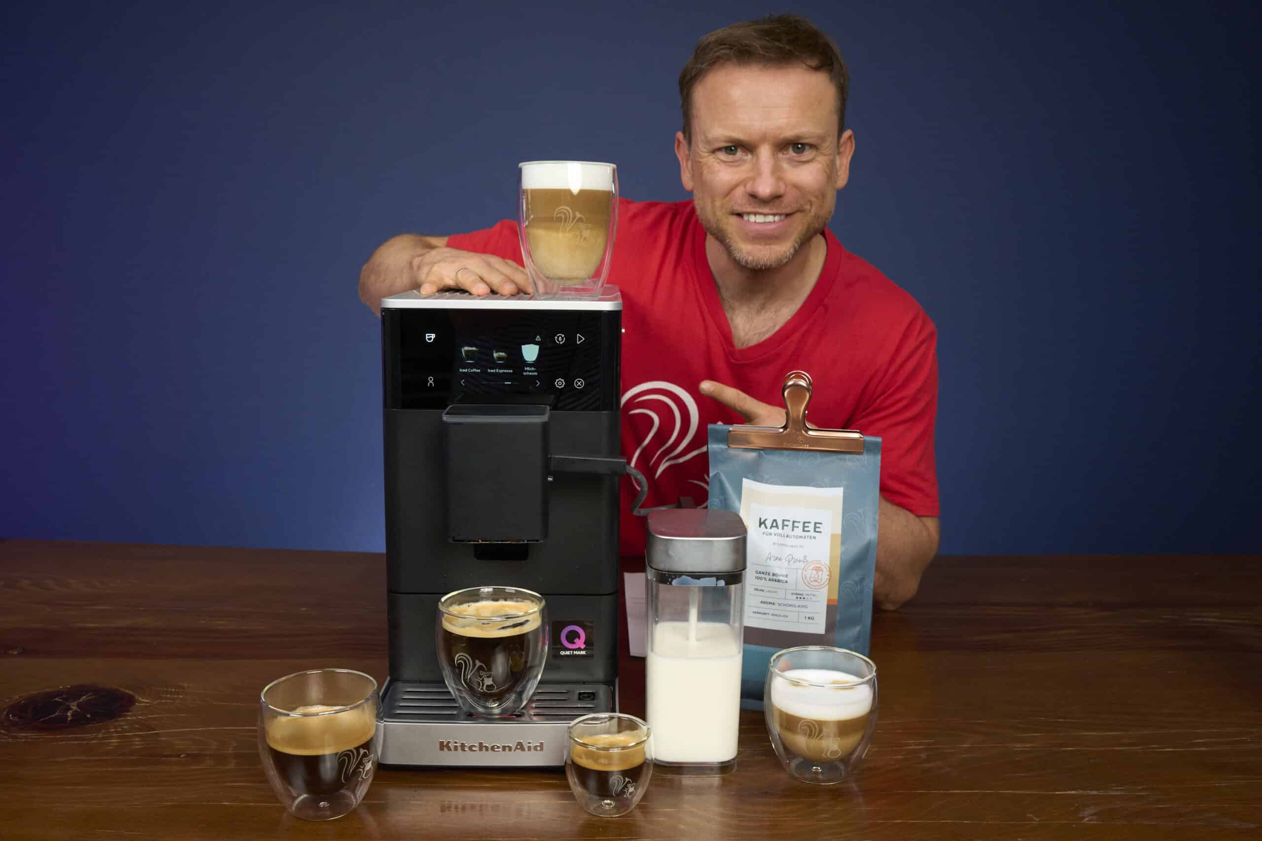 Arne Preuß, Gründer von Coffeeness, an einer KitchenAid KF4