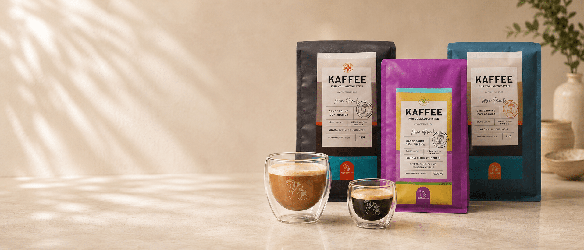 Coffeeness Kaffee für Vollautomaten – drei Sorten ganze Bohne mit zwei doppelwandigen Gläsern